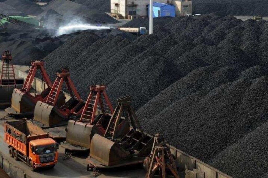 Coal India's fourth-quarter net profit increased by 26%