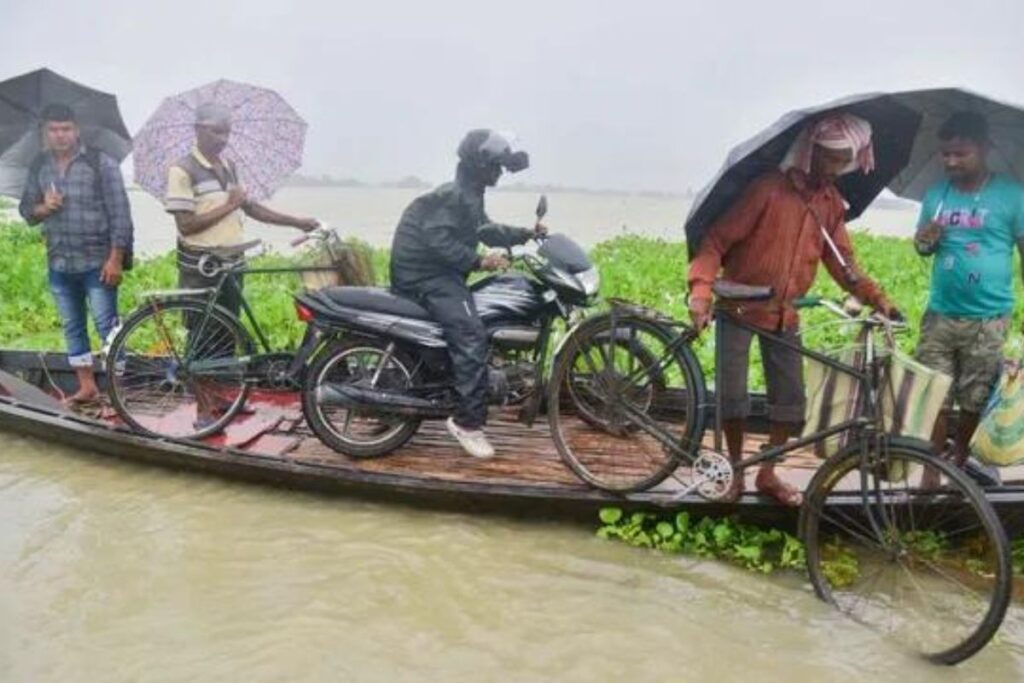 Assam flood situation deteriorates, 16.50 lakh people affected in 29 districts